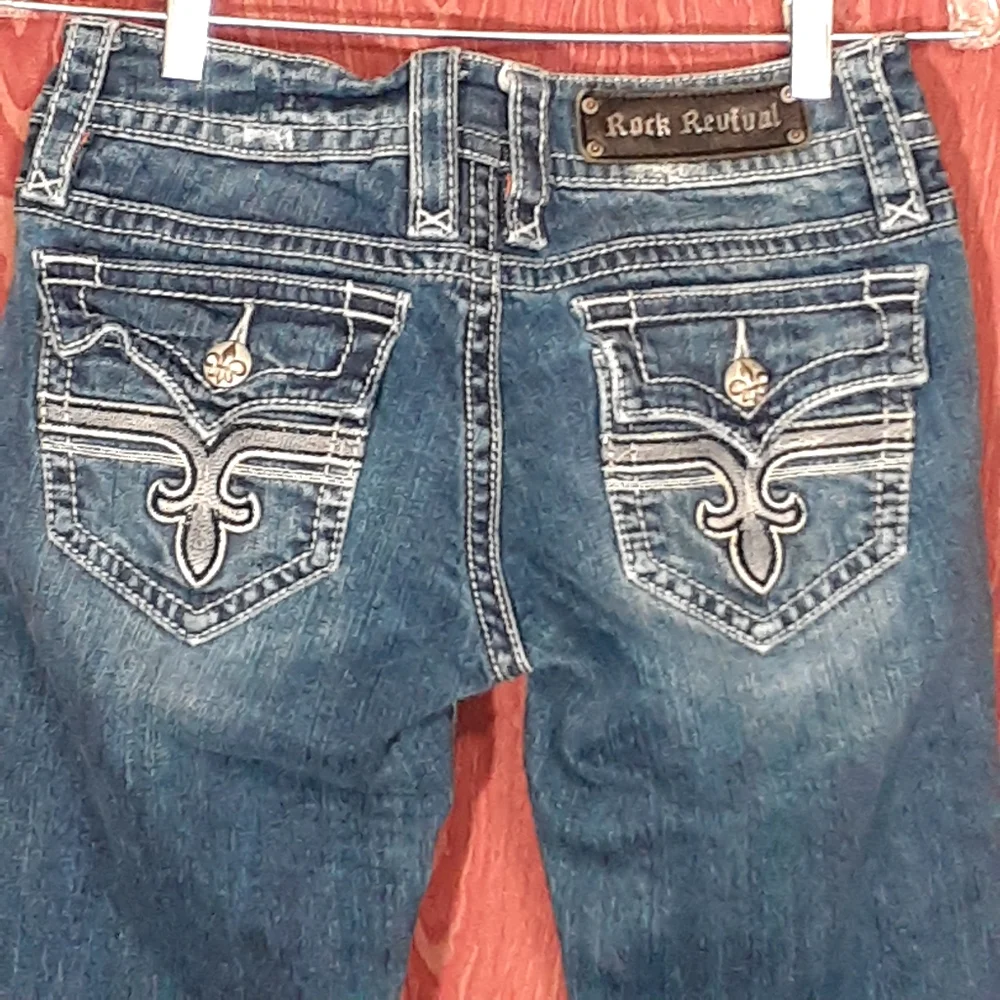 ROCK REVIVAL TORI WOMEN'S SIZE 28 DISTRESSED FADED BLUE LOGO DESIGNER - Picture 1 of 16